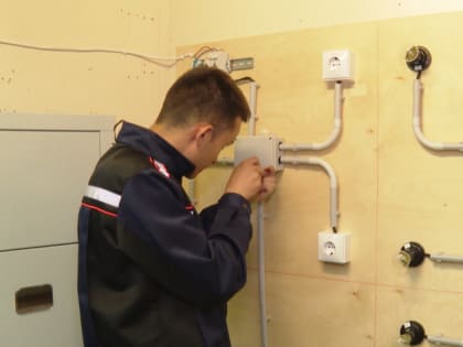 Максимально привлекать работодателей-экспертов к конкурсам профмастерства призвал Василий Орлов