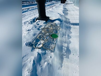 В мэрии Благовещенска прокомментировали ЧП на набережной, где новогодняя конструкция едва не покалечила девушку