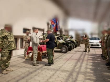 Медали за освобождение Мариуполя вручил в зоне СВО вице-премьер Юрий Трутнев