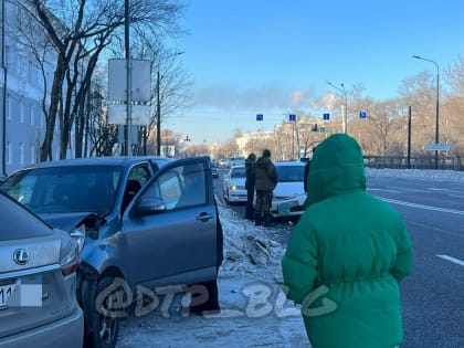 Соцсети: на Горького в Благовещенске в ДТП пострадали четыре машины (фото)