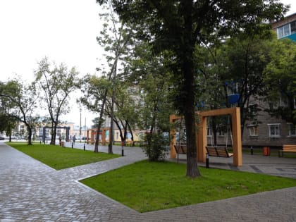 Губернатор Василий Орлов осмотрел благоустроенные в рамках нацпроекта площадки в Белогорске