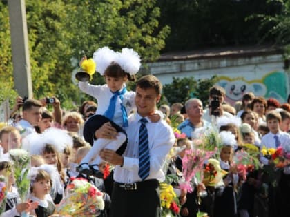 Патриотические значки могут появиться на школьной форме учеников