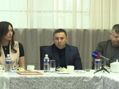 Мэр Благовещенска ответил на вопросы о комплексной застройке и снежном городке