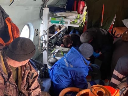 Пострадавших эвакуировали вертолетом после аварии в бухте в Магадане