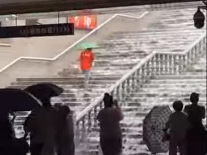 Десятки улиц Харбина снова затопило. Более мощные ливни ждут 3-5 августа