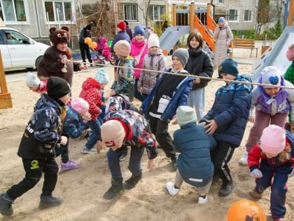 В Благовещенске появился еще один двор с современным игровым городком