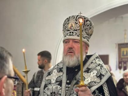 Архиепископ Лукиан совершил молебен с акафистом Божией Матери у Ее чудотворного Албазинского образа в Кафедральном соборе Благовещения Пресвятой Богородицы