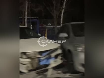 На Тайване в Благовещенске кроссовер протаранил несколько машин и заборы (фото, видео)