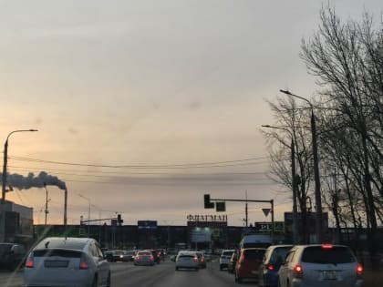 Транспортный коллапс сковал дорогу возле ТЦ «Флагман»