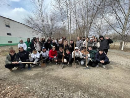 Школьники и педагоги убрались на пустыре и в гаражном массиве Благовещенска