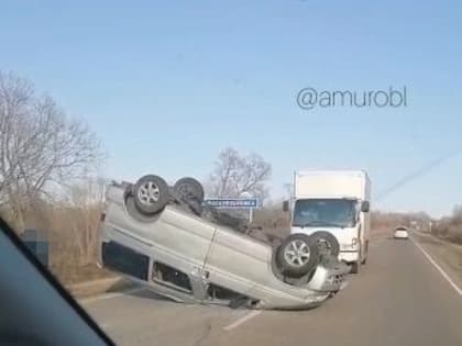 Автомобиль перевернулся в жестком ДТП в Михайловском районе