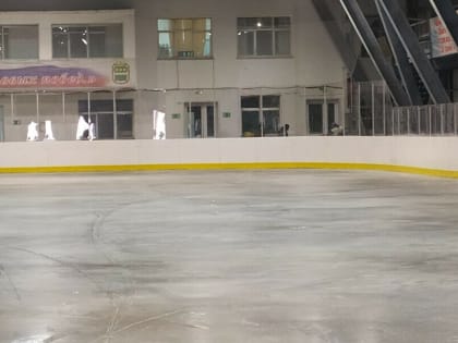 В амурском городе угольщиков отремонтировали крытый каток и ждут гостей в субботу