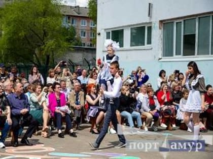 Из амурских школ выпускаются около 13 тысяч ребят