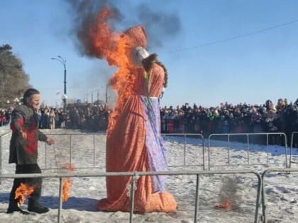 В Благовещенске сбор записок для сжигания Масленицы вызвал ажиотаж