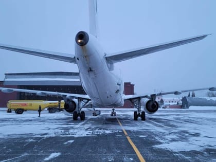 Самолет, летевший в Благовещенск, вернулся в аэропорт отправления из-за неисправности