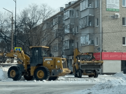 Полторы тысячи самосвалов снега: в Благовещенске продолжается круглосуточная борьба с последствиями ноябрьского циклона