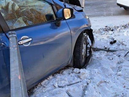 В Благовещенске виновник, покинувший место ДТП, должен заплатить за поврежденные опору и ограждение