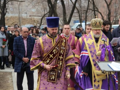 В память о жертвах геноцида: владыка совершил панихиду по погибшим в годы массового убийства армянского народа