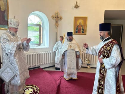 Божественная литургия в храме Спаса Нерукотворного Образа в городе Шимановске.