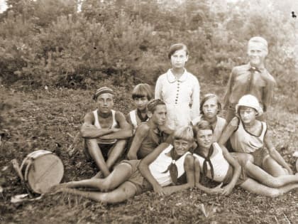 Опубликованы архивные фото первых пионерских лагерей Приамурья