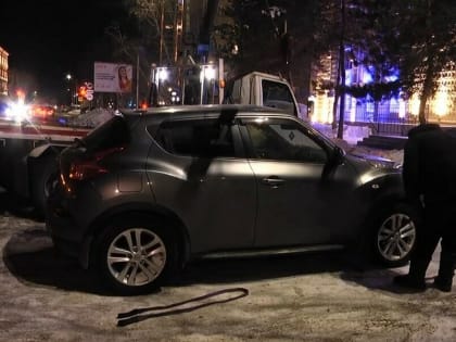 В Благовещенске эвакуировали авто, которое мешало убирать снег (видео)