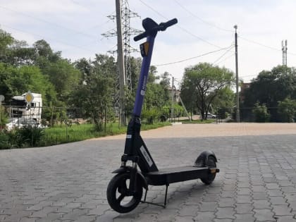 На набережной Благовещенска продолжают рассекать на электросамокатах, несмотря на запрет. Какие будут приняты меры