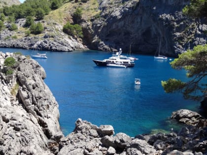 На Бали во время шторма затонул катер с российскими туристами