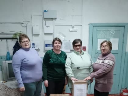 Женсовет с. Амурское делает окопные свечи для бойцов