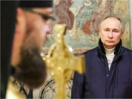 Путин встретил Рождество в Благовещенском соборе. На службе он был один