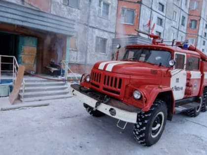 Три человека погибли при пожаре в пятиэтажке на севере Амурской области