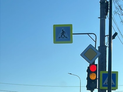 Все перекрыли, машины разворачивают: в микрорайоне Благовещенска из-за аварии ухудшается обстановка на дороге