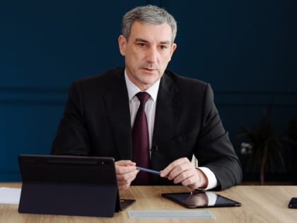 Ремонт дорог и отопсезон: Василий Орлов в соцсетях ответил на вопросы амурчан