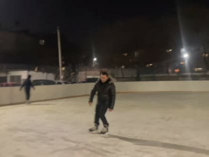 Мэр Благовещенска после работы поехал на каток (видео)