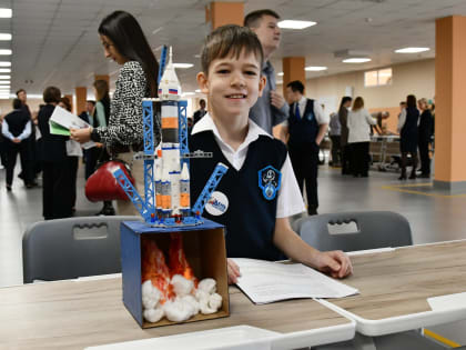 Вентилятор-ветрячок, робот-пожарный и&nbsp;система распознавания жестов: в&nbsp;Благовещенске прошёл открытый фестиваль с&nbsp;международным участием «День детских изобретений»