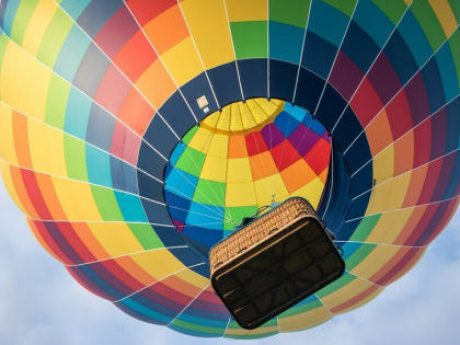 На большом воздушном шаре застряли в Сочи взрослые и дети