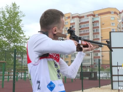 Больше полусотни благовещенских учителей занялись здоровьесбережением с винтовками в руках