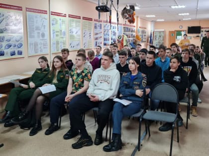 Около 70 юных амурчан обучат прыжкам с парашютом