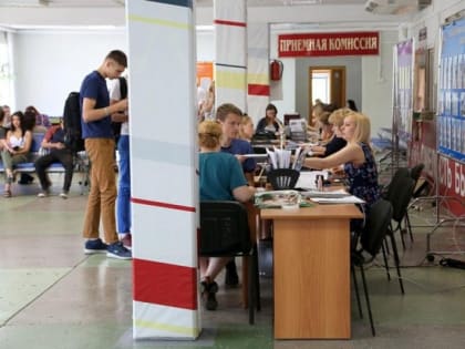 Стараются перехитрить родителей и засыпают в ожидании: курьёзные истории об амурских абитуриентах на сайте АОТВ