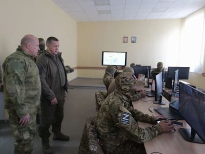 Юрий Трутнев посетил в ДНР отделение центра военно-спортивной подготовки