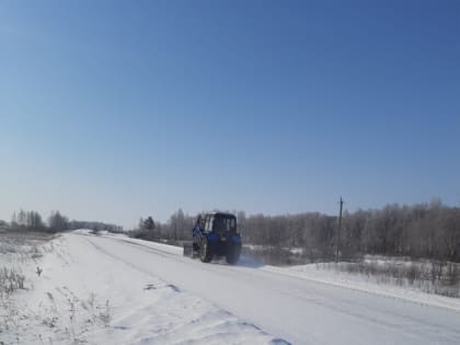В Новом расчистили дорогу от снега