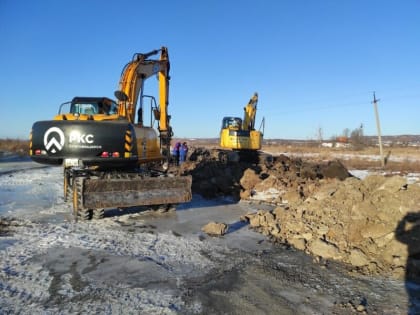 В Благовещенске устраняют порыв на водоводе, из-за которого в некоторых районах пропала вода (фото)