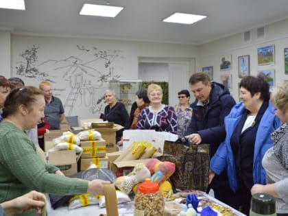 Первый замсекретаря Амурского отделения «Единой России» наградил волонтеров-тыловиков из Зеи и Зейского округа