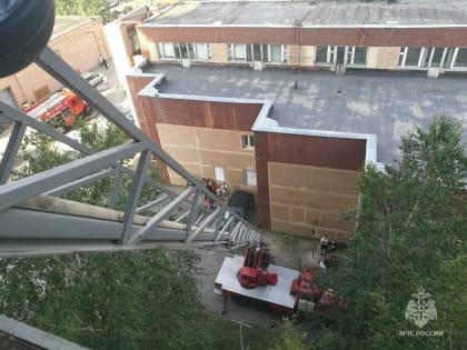 В Тынде пожарные спасли ребенка из горящей 16-этажки