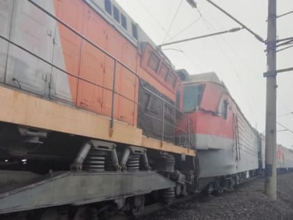 Тепловоз и электровоз столкнулись в Приморском крае