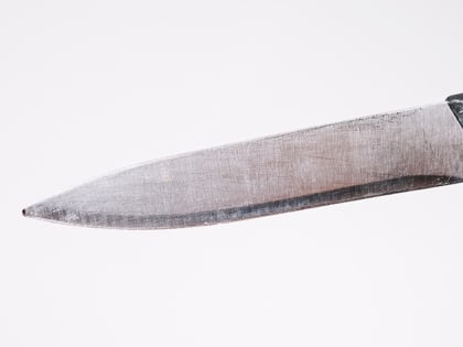 Подросток ранил ножом двух 17-летних студенток в Свободном