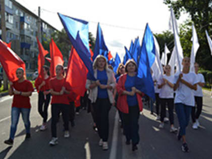 Белогорск отметил День Государственного Флага Российской Федерации массовым шествием