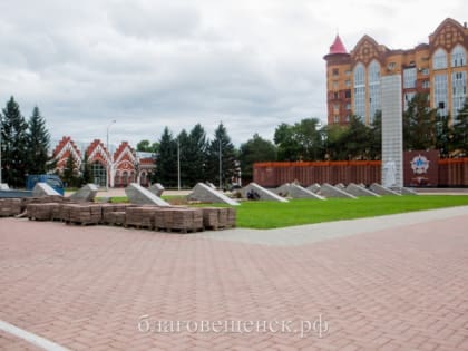 Памятник воинам-амурцам, погибшим в ВОВ, обновляют в Благовещенске