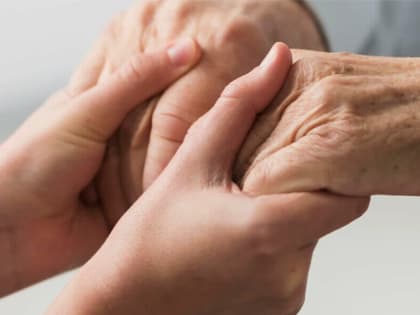 Полиция Благовещенска ищет свидетелей: в автобусе упала и получила травмы пожилая женщина