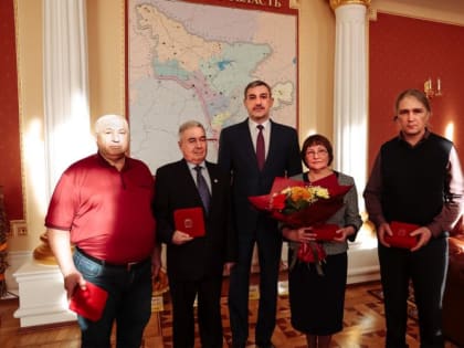 Первые знаки "Заслуженный работник транспорта Амурской области" вручил Василий Орлов