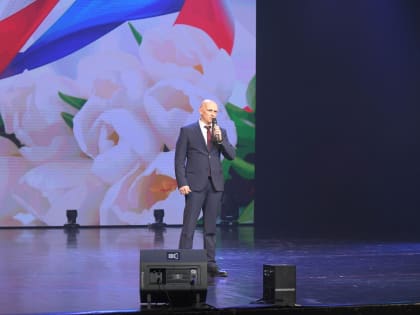 Председатель городской Думы Степан Попов поздравил жительниц Благовещенска с наступающим праздником